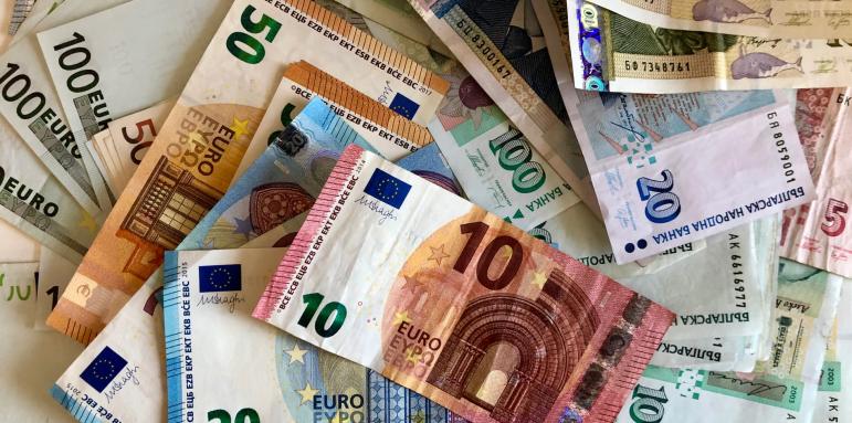 Идва голям цирк с еврото! Какво искат българите